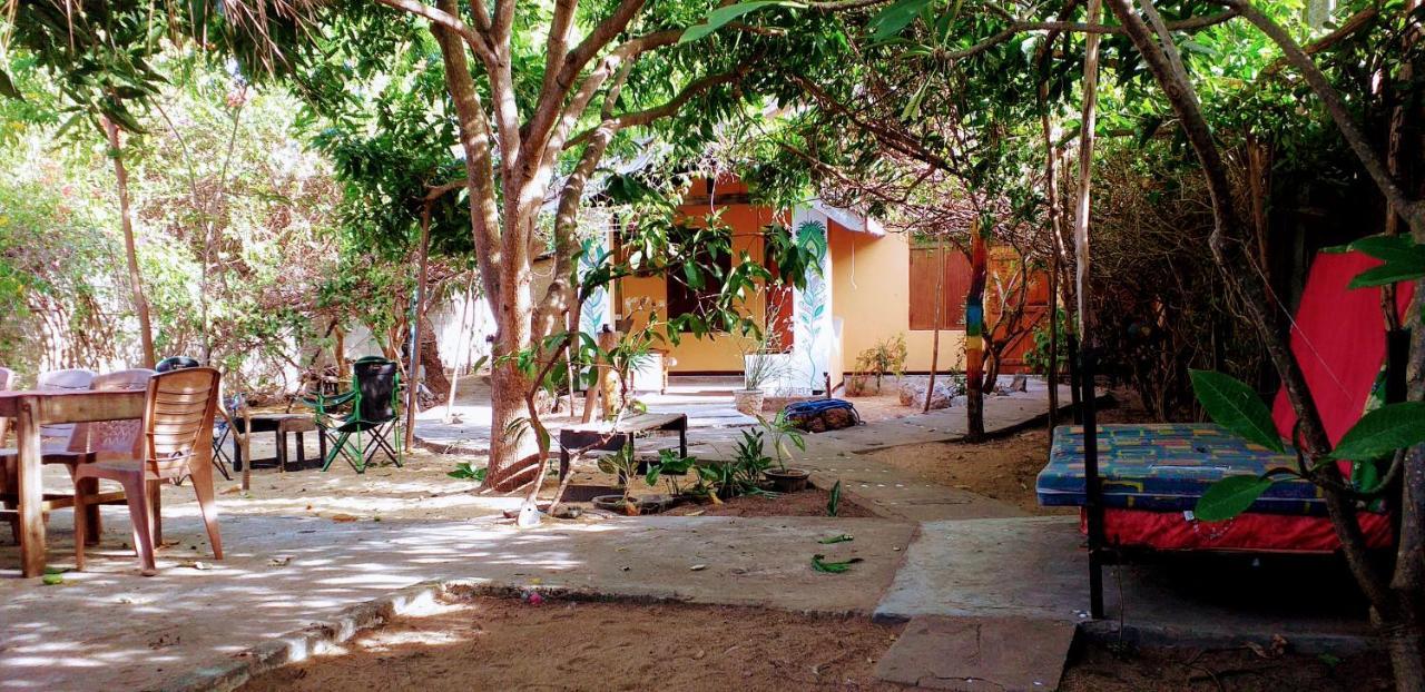 Little Bay Hostel Arugam Bay Exterior foto